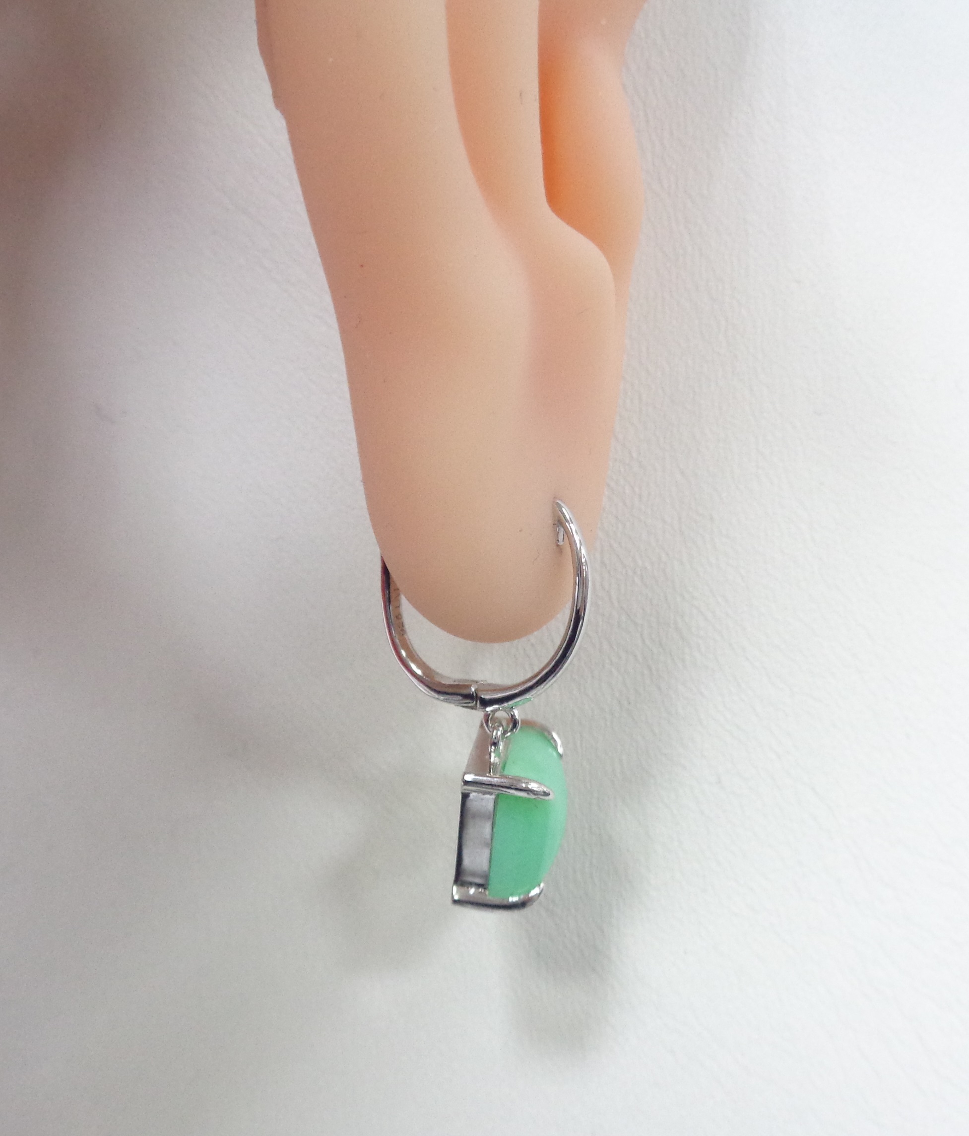 Серебряные серьги с зелеными халцедонами